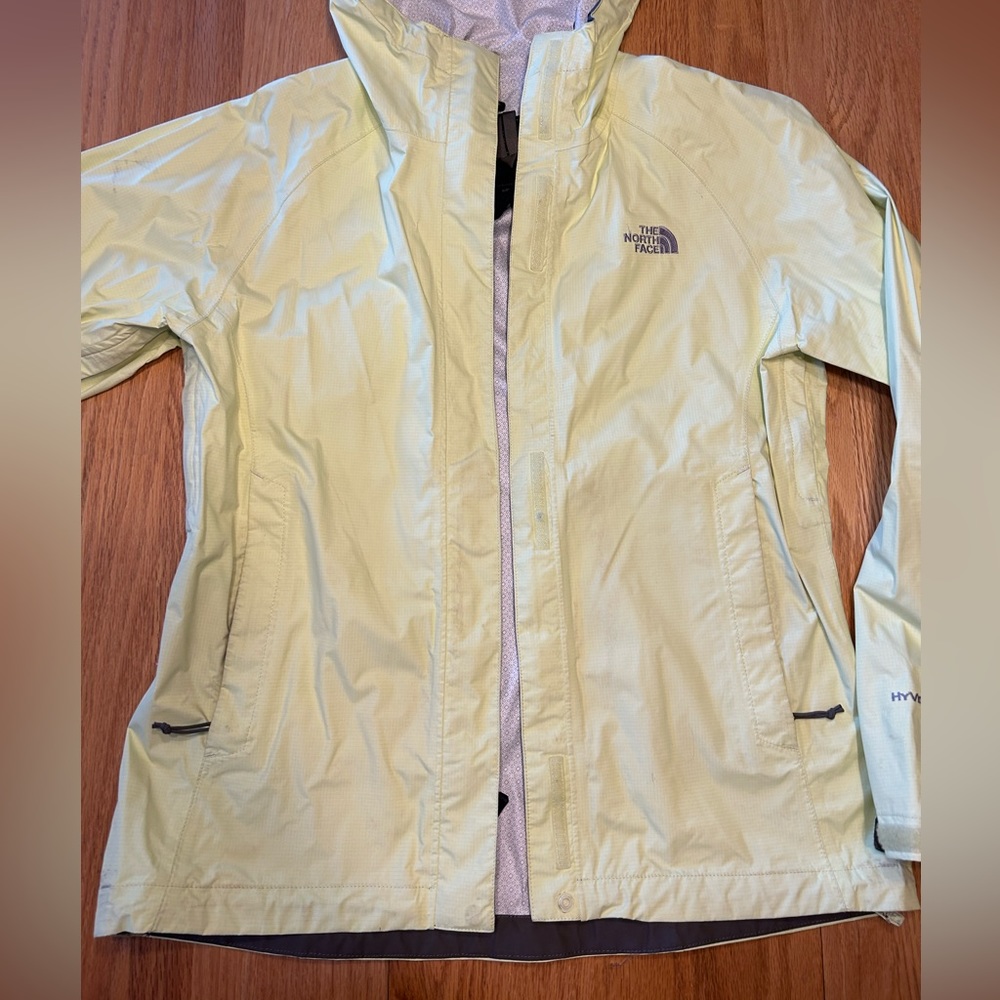 Women’s Small Light Yellow North Face Rain Jacket.